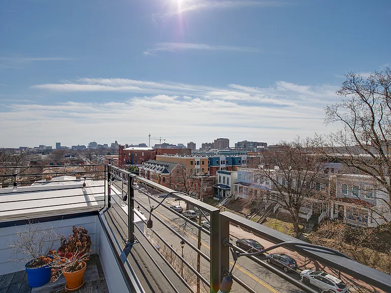 1310 W Clay St — Photo 5