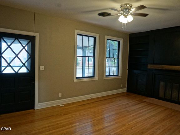 3rd image of 2939 Russ St