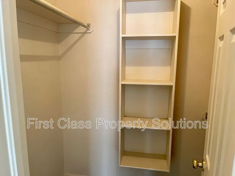 1132 N Gardner Ave — Photo 6