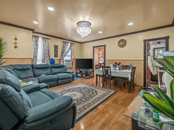 904 Avenue C image 7 of 15