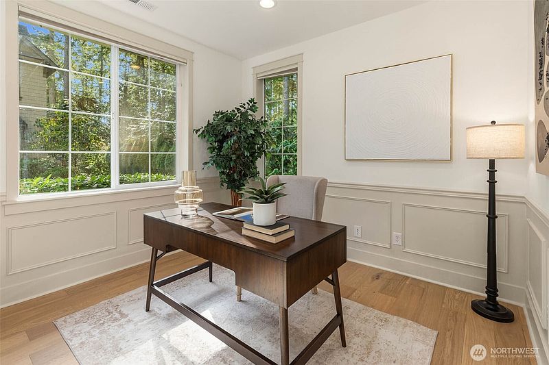 4th image of 21245 NE Inglewood Hill Road