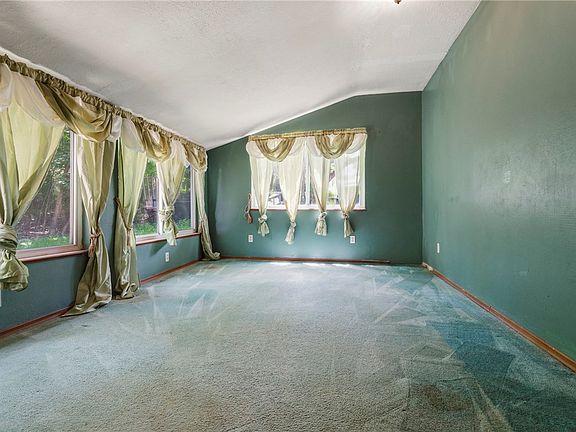 4th image of 986 Coverdale St
