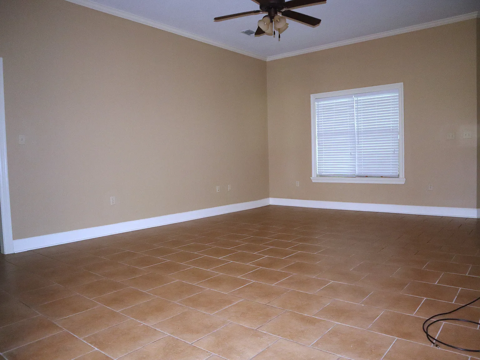 4 bed, 1800 sqft, $1,950 — Photo 3