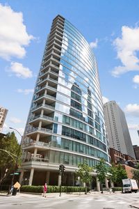 30 W Oak St APT 5E, Chicago, IL, 60610