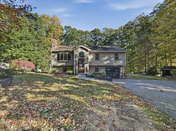 34 Clara Barton Rd, Oxford, MA 01540