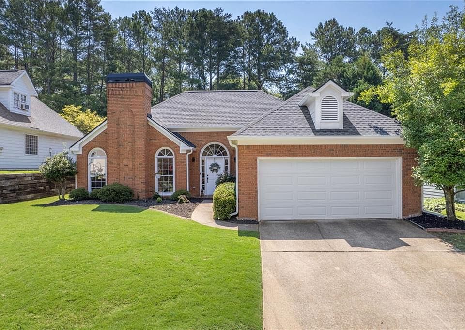 1st image of 180 Glen Holly Dr