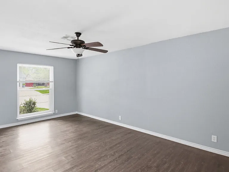 309 Jeanette Dr — Photo 2