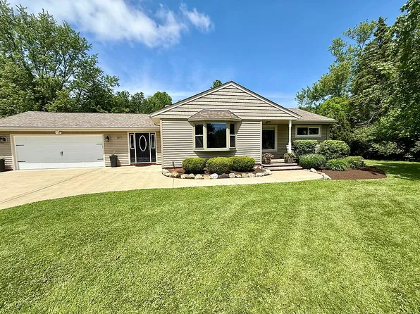 35055 Martin Rd, Willoughby Hills, OH 44094