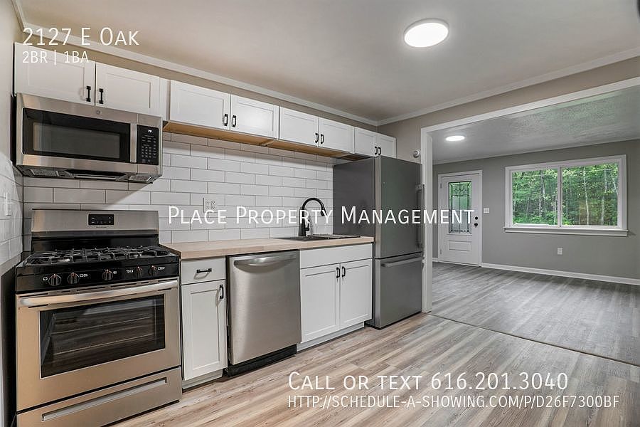 1st image of 2127 E Oak St
