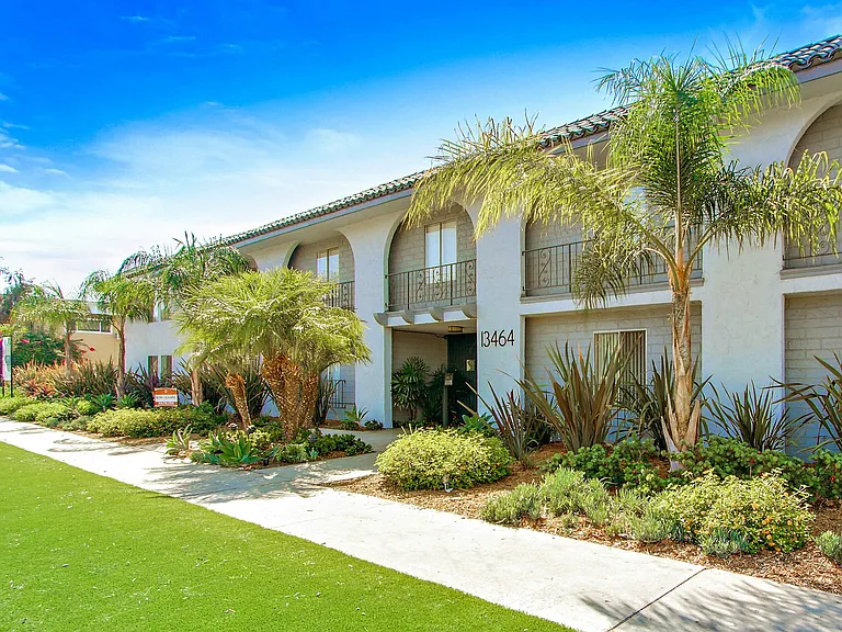 The Palm @ Valley Glen — Photo 19