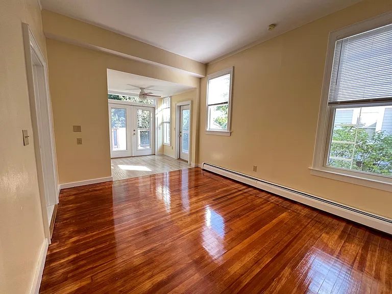 569 Whitney Ave #1R — Photo 14