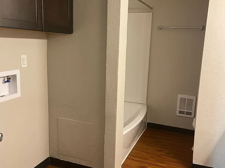 Churchill Village Apartments — Photo 122