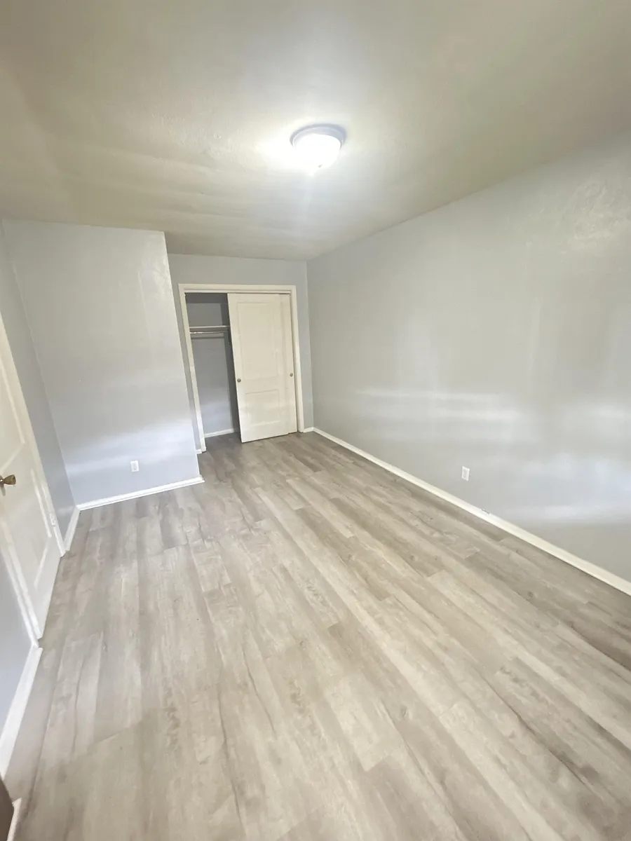 Building Photo - 127-129 Pawpaw St #2