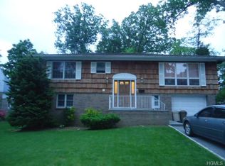 1 Grosbeak Rd, Yonkers, NY 10701