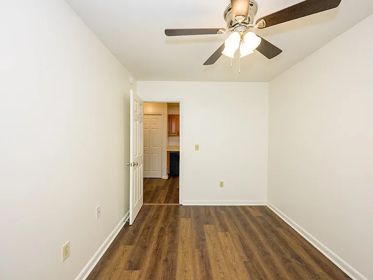 113 College Street Rd #E — Photo 3