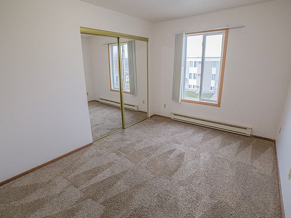 4th image of 925-926 9th Ave W #925-01