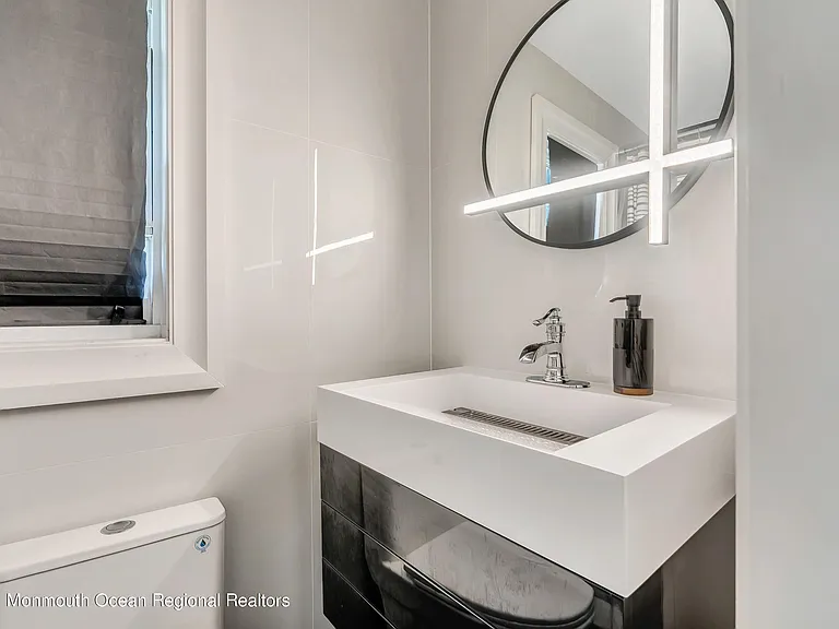110 Monmouth Dr — Photo 16