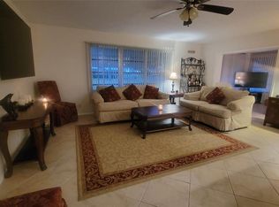 1252 Club Dr W APT D, Delray Beach, FL 33445