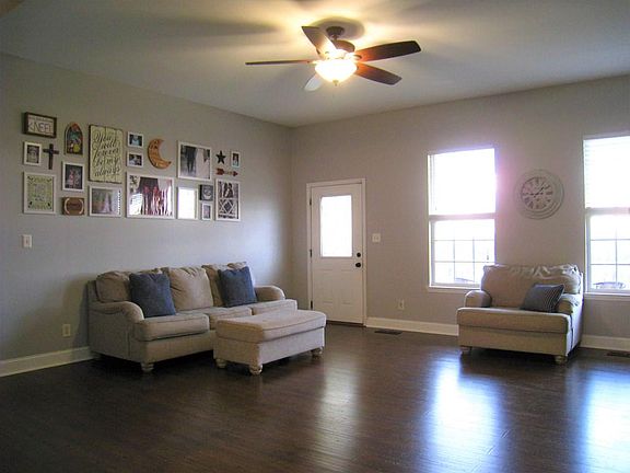 3rd image of 285 Farmway Dr SE