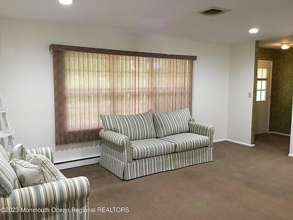 3rd image of 575B Sheffield Court
