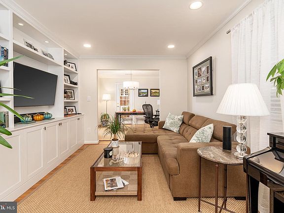 4th image of 5050 Bradley Blvd #6