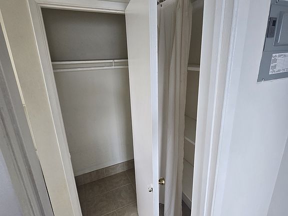 3rd image of 1818 W Victory Blvd APT D