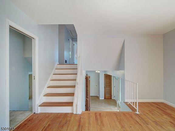 5th image of 17 Brook Pl