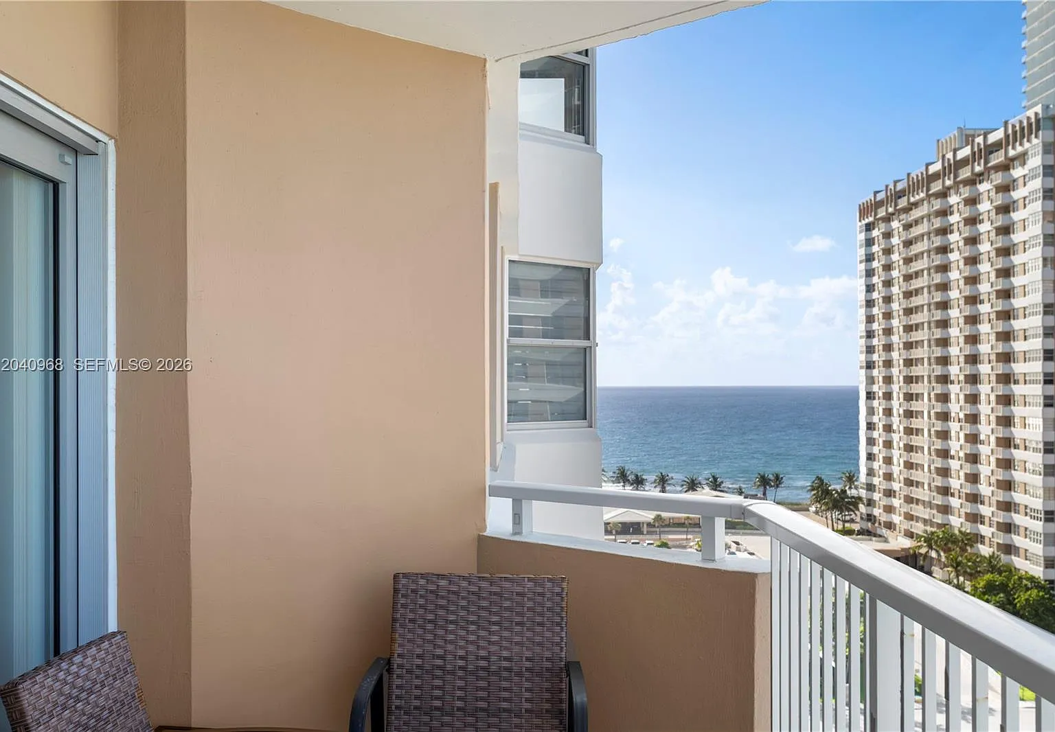 Hemispheres Condo — Photo 2