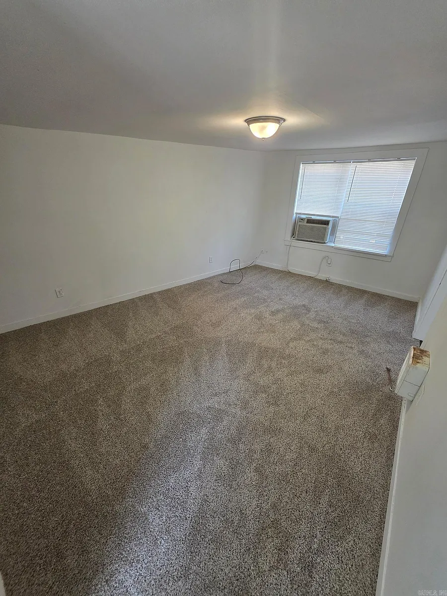 Building Photo - 1008 Kavanaugh Blvd #4