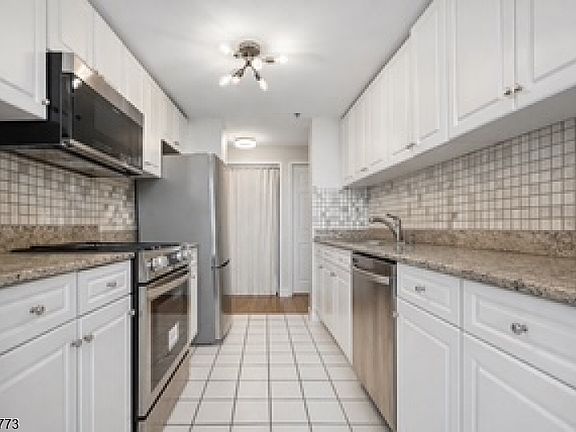 5th image of 100 Old Palisade Rd APT 1410