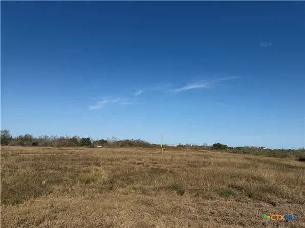 9-16 & 32 Saint Louis Ave, Pt Lavaca, TX 77979