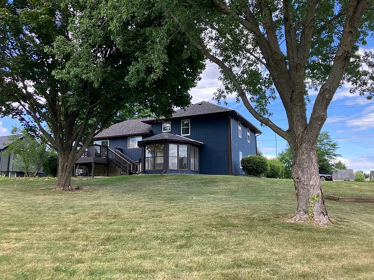 4565 Sprecher Rd — Photo 2