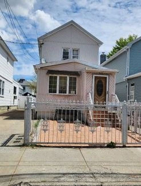 1st image of 1815 E 51st St