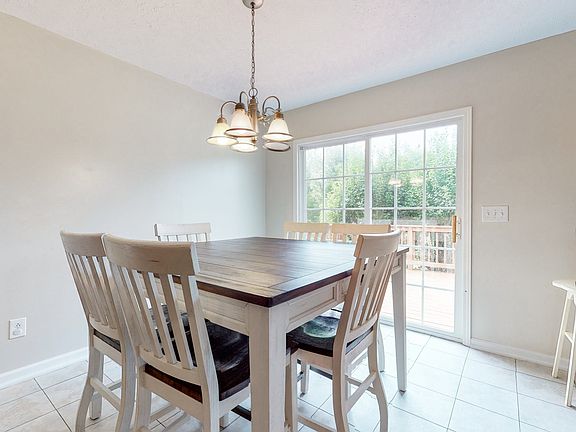 4th image of 2447 Vanlawn Ln