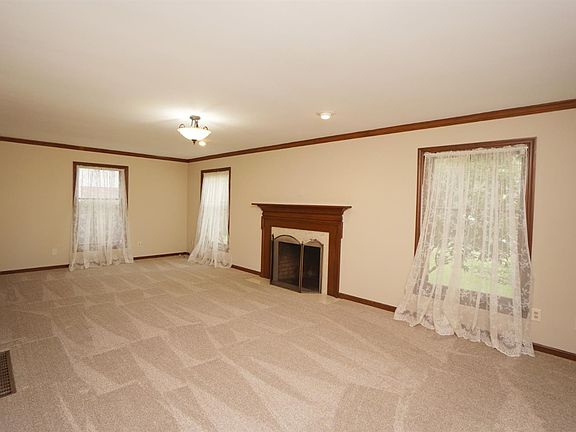 4th image of 5629 Chatfield Dr