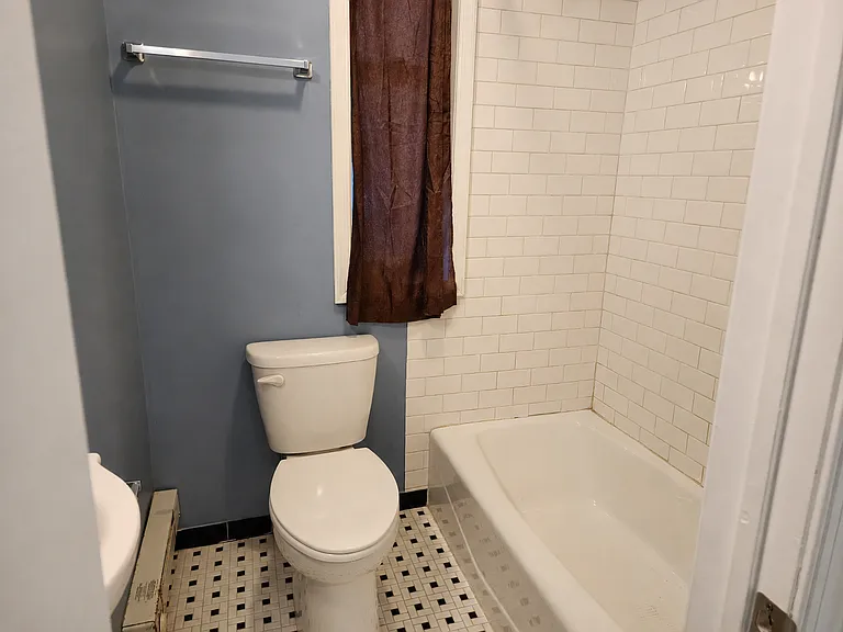 1113 E. King St. — Photo 8
