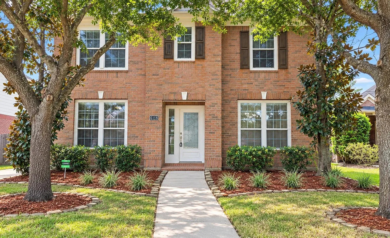 4 bed, 2.5 bath, 2798 sqft, $3,400 — Photo 1