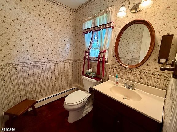 5th image of 8 Byron Ct
