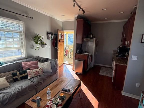 5th image of 3107-3111 E Theresa St