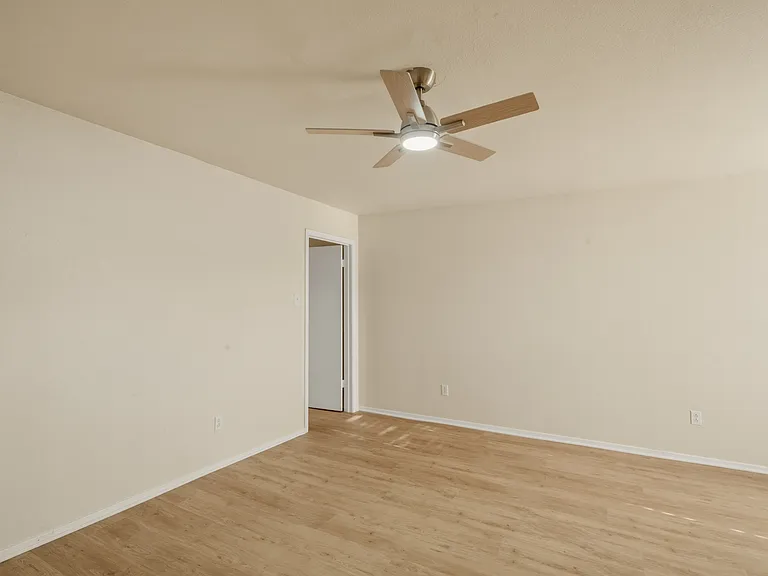 1622 Brown Trl — Photo 7