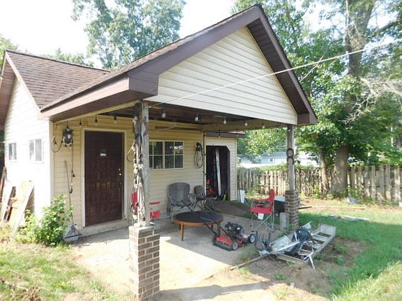 4th image of 4695 Miramar Ave