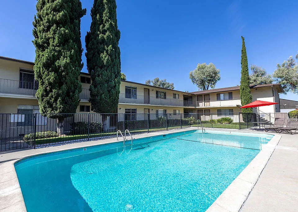 Bernardo Apartments