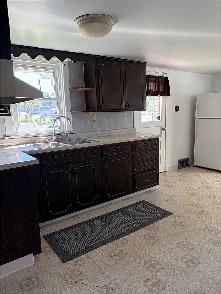 2 bed, $900 — Photo 3