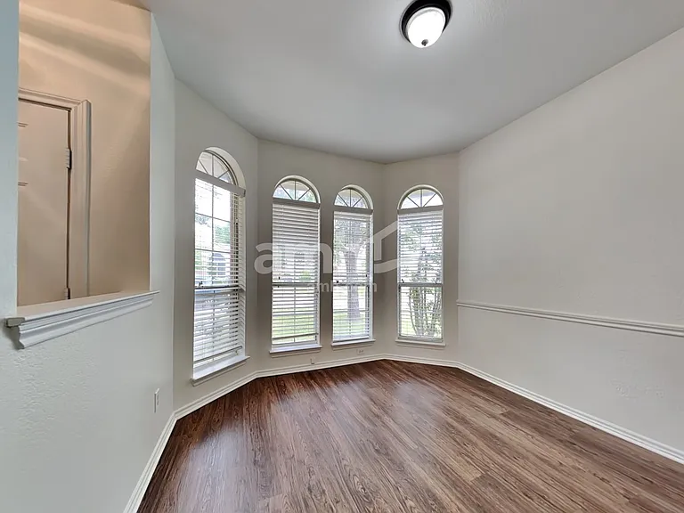 1481 Apenzell Ln — Photo 6