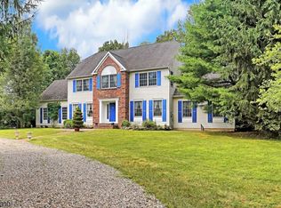 3 Winters Dr, Glen Gardner, NJ 08826