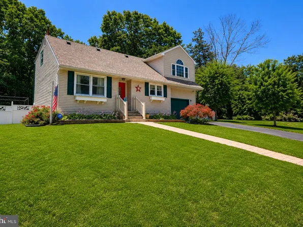 109 Saint Moritz Dr, Sicklerville, NJ 08081