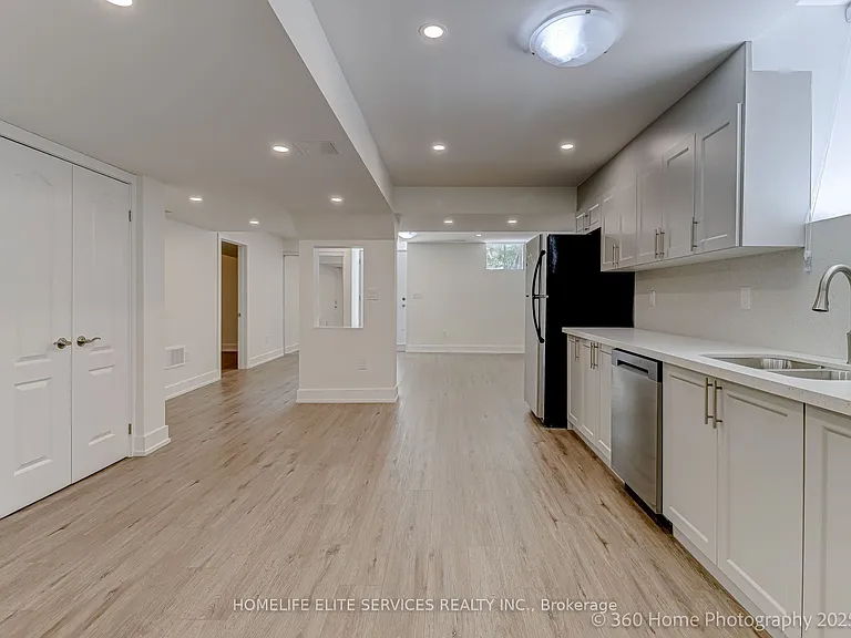 40 Northway Ave — Photo 7