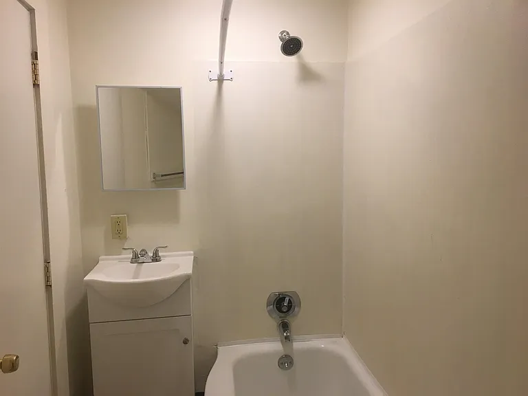 82 3rd St #2E — Photo 38