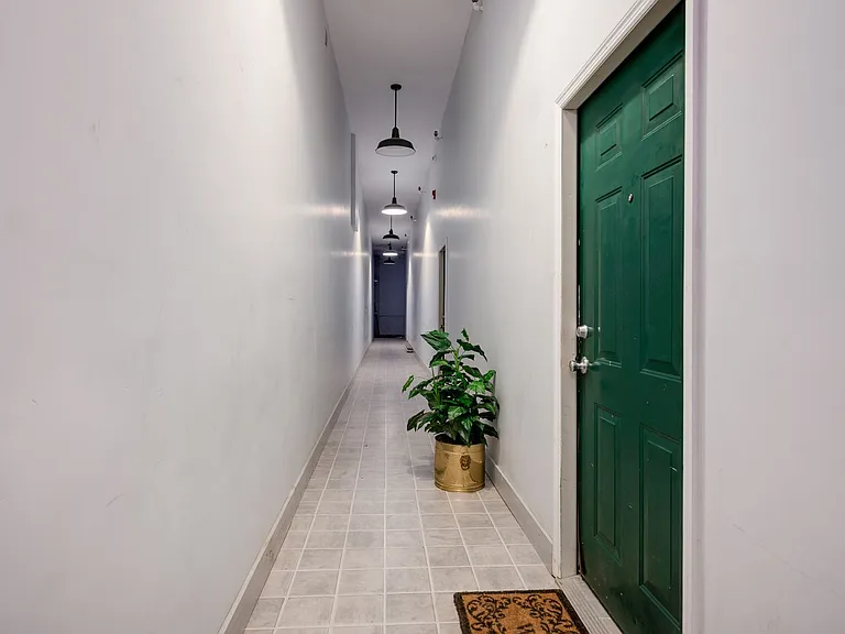 714 Broad St #B — Photo 4