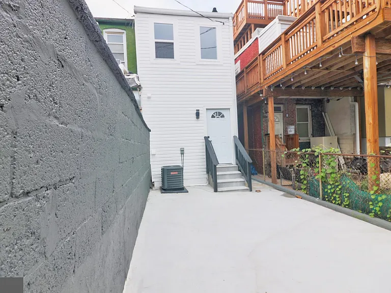 3705 Gough St — Photo 16